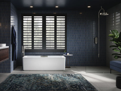 63" x 28-3/8" freestanding bath with shroud